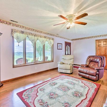 Вілла Charming Williamstown Retreat With Private Yard Екстер'єр фото