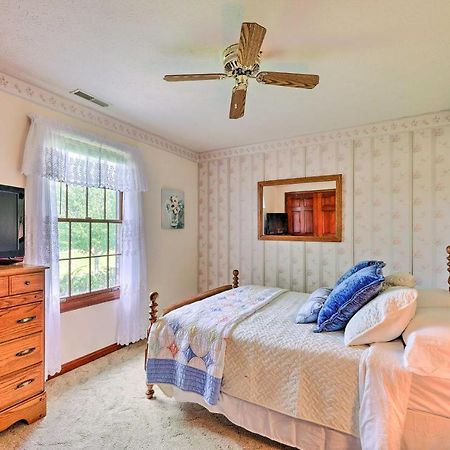 Вілла Charming Williamstown Retreat With Private Yard Екстер'єр фото