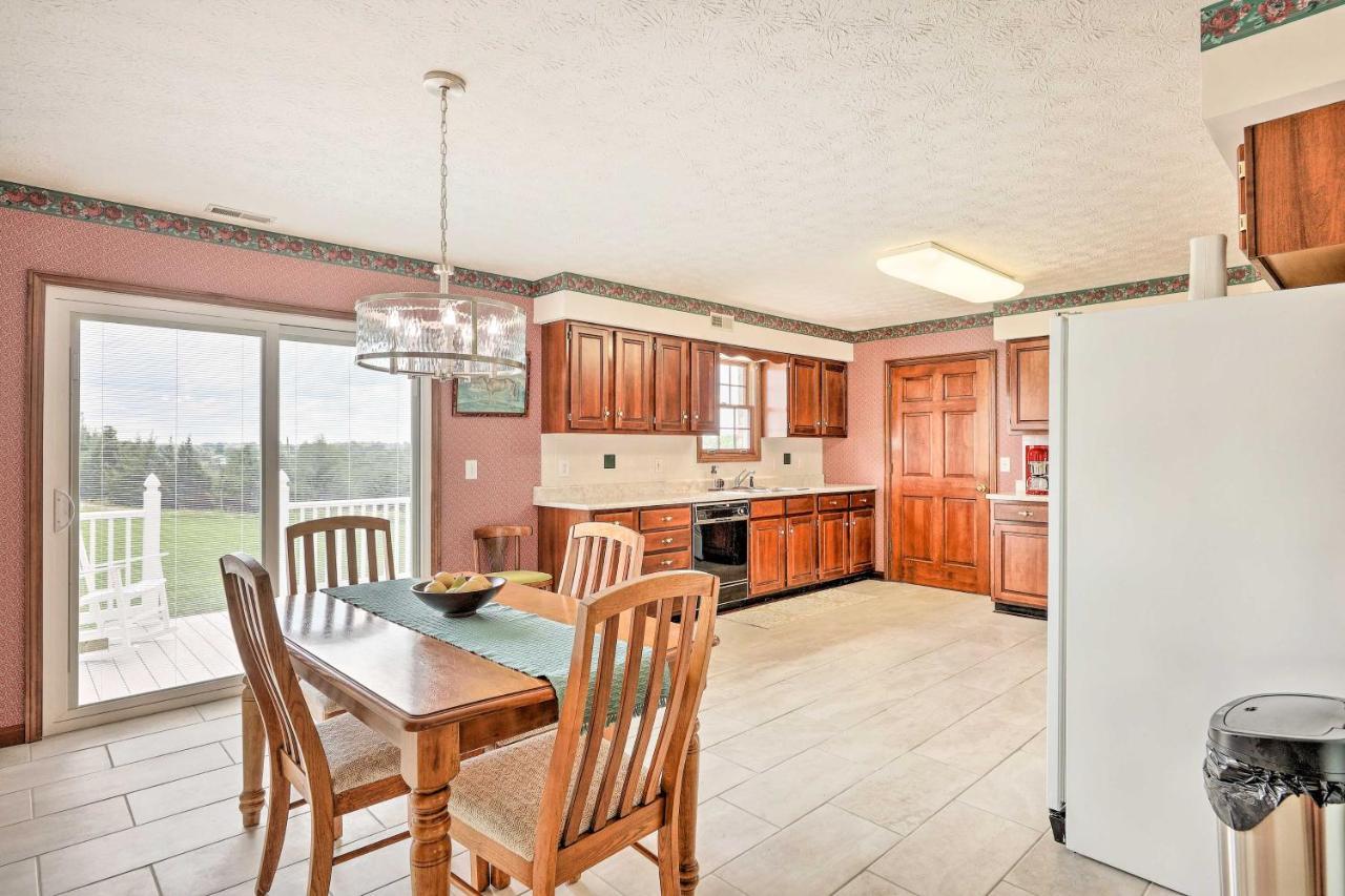 Вілла Charming Williamstown Retreat With Private Yard Екстер'єр фото