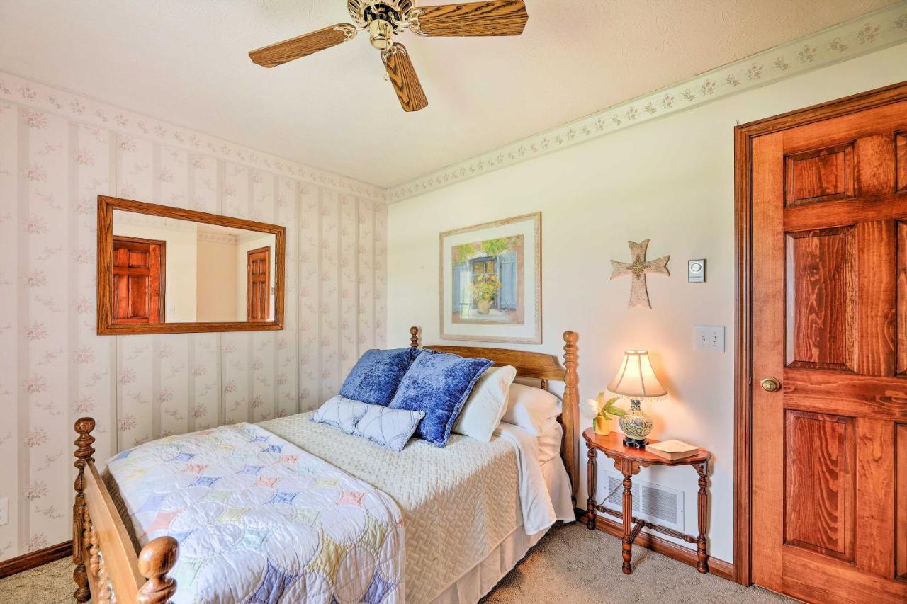 Вілла Charming Williamstown Retreat With Private Yard Екстер'єр фото