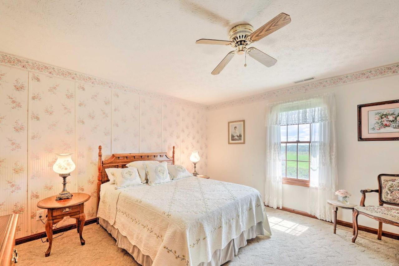 Вілла Charming Williamstown Retreat With Private Yard Екстер'єр фото