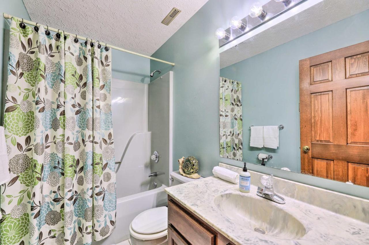 Вілла Charming Williamstown Retreat With Private Yard Екстер'єр фото