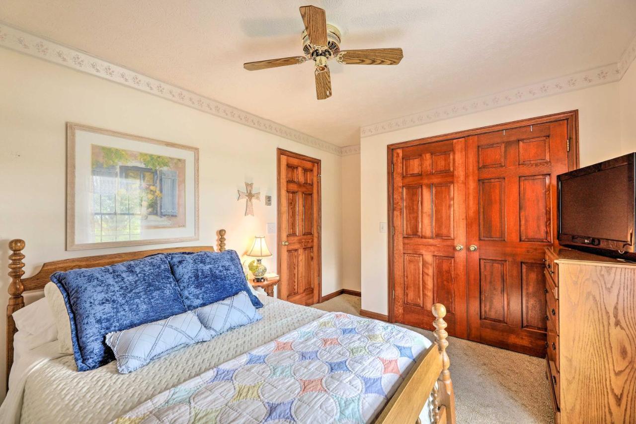 Вілла Charming Williamstown Retreat With Private Yard Екстер'єр фото